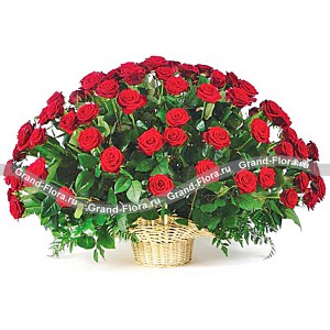 Восхитительная корзина из красных роз 